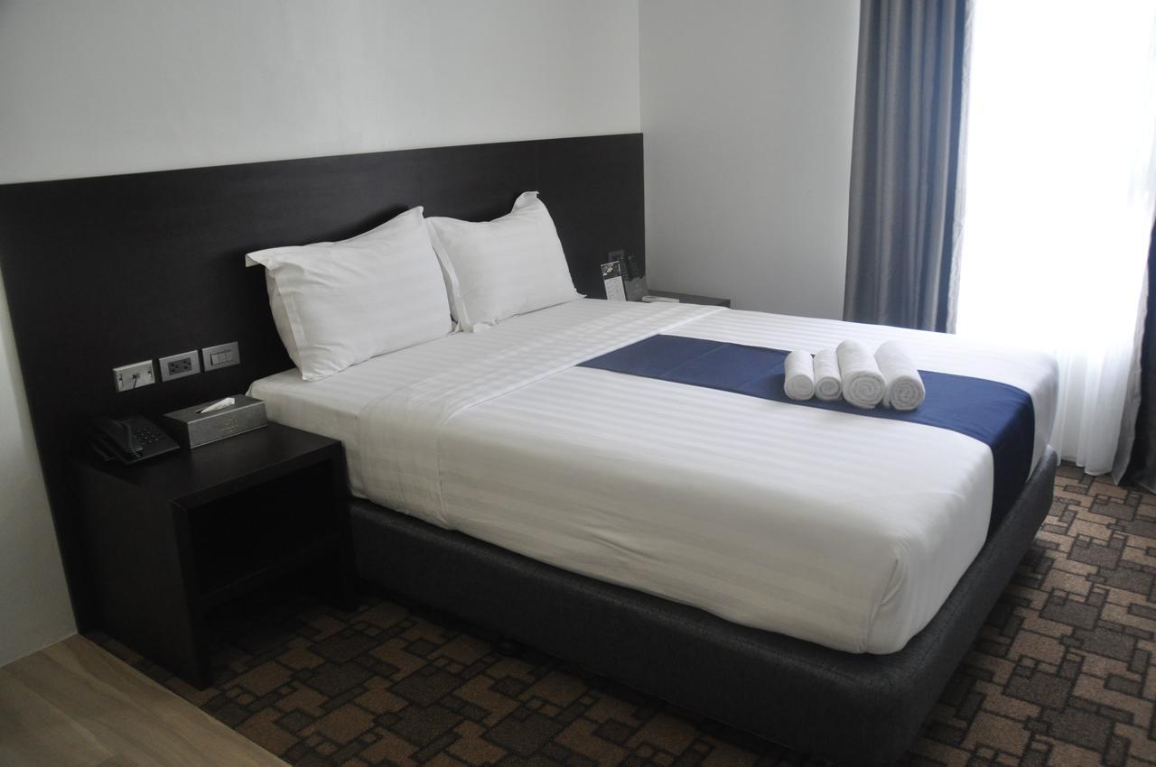 Mezzo Hotel Себу Экстерьер фото